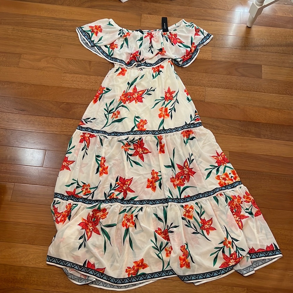 Lulus maxi dress with tags
